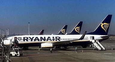 Hava yolu şirketi Ryanair, uçaktan indirilmeye sebep olan 