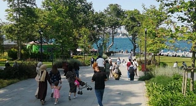 İstanbullular bayramın ilk gününde sahil ve parklarda vakit geçirdi