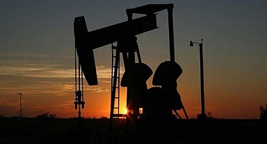 OPEC+'nın üretimi artırma hamlesiyle petrol fiyatlarının 50 doların altına gerileyebileceği öngörülüyor