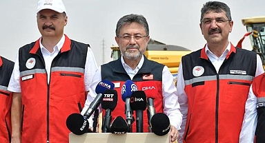 Tarım ve Orman Bakanı İbrahim Yumaklı, Batman'da buğday hasadına katıldı: