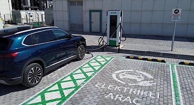 Ulaştırma ve Altyapı Bakanı Uraloğlu, ülkede elektrikli araç şarj altyapısının hızla arttığını bildirdi: