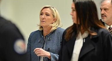 AB mahkemesi, Le Pen'in kızlarının, AP'ye yaklaşık 300 bin avro iade etmesine hükmetti