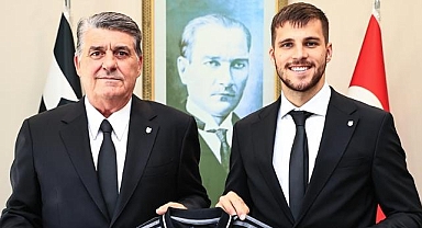 Beşiktaş Kulübü Başkanı Serdal Adalı, yeni transfer David Jurasek ile buluştu