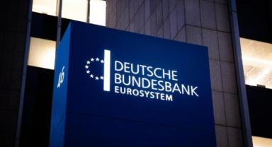 Bundesbank Alman ekonomisinin ikinci çeyrekte ivme kaybettiğini bildirdi