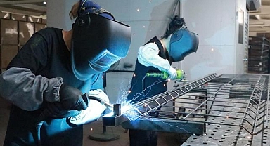 Bursa'da 1,5 aylık kursla kaynakçılığı öğrenen kadınlar aile ekonomisine katkı sağlıyor