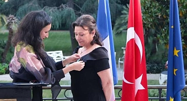 Doç. Dr. Leman Figen Yılmaz'a Fransa'dan Sanat ve Edebiyat Şövalyesi nişanı verildi