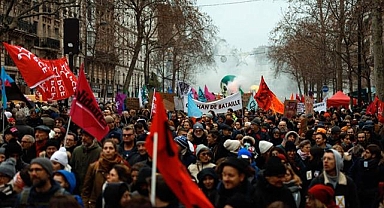 Fransa'da sendikalar hükümetin 2026 bütçesine karşı çıkıyor