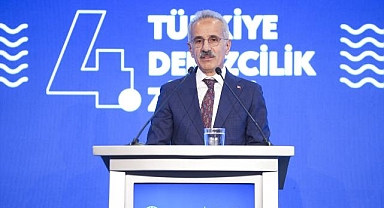 Ulaştırma ve Altyapı Bakanı Uraloğlu, 4. Türkiye Denizcilik Zirvesi'nde konuştu: