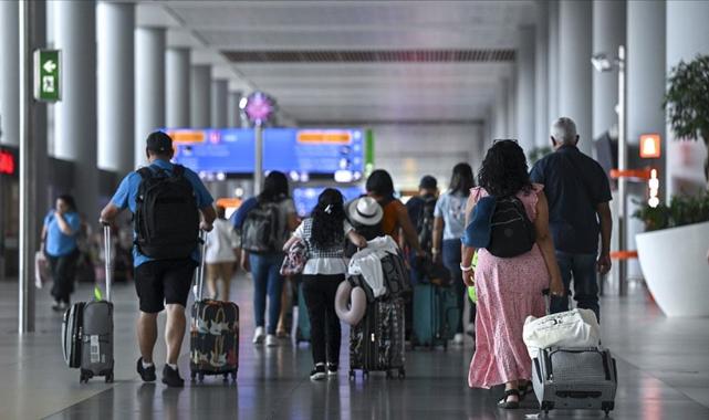 Yılın ilk yarısında hava yoluyla 108,8 milyon yolcu seyahat etti