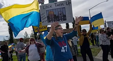 Alaska'daki Trump-Putin zirvesi sırasında Ukrayna destekçileri gösteri düzenledi