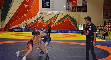 Anadolu Yıldızlar Ligi Güreş Müsabakaları Muş'ta başladı