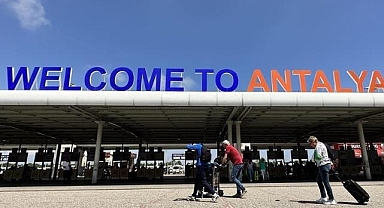 Antalya Havalimanı bir günde 230 bin yolcu ağırladı 
