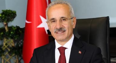 Bakan Uraloğlu, demir yolu tesislerinde 4 güneş enerjisi santralinin devreye alındığını bildirdi