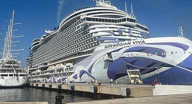 Bodrum'a iki kruvaziyer 3 bin 907 yolcu getirdi