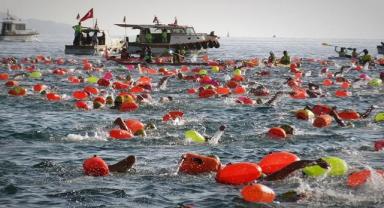 Çanakkale Boğazı'ndaki yarışta 1434 yüzücü Avrupa'dan Asya'ya kulaç attı