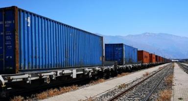 Çin'den yola çıkan yük trenleri İstanbul'da karşılanarak Avrupa'ya uğurlandı