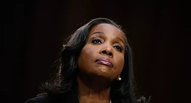 Fed Yönetim Kurulu Üyesi Cook, Trump'ın kendisini görevden alma girişimine karşı dava açacak