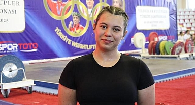 Halterde Türkiye rekoru kıran Zeynep Nur'un hedefi dünya şampiyonluğu