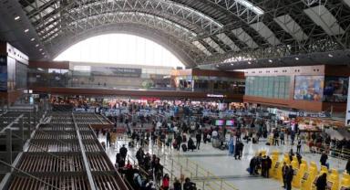 Havalimanında uçaklara 'deprem' uyarısı