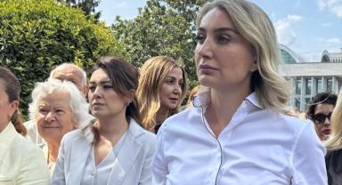 İBB'ye yönelik yolsuzluk soruşturmalarında tutuklananların yakınlarından basın açıklaması