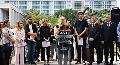 İBB'ye yönelik yolsuzluk soruşturmalarında tutuklananların yakınlarından basın açıklaması