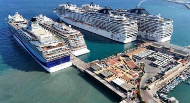 Kuşadası'na 5 kruvaziyerle 10 bin 916 turist geldi