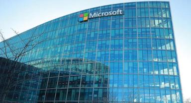 Microsoft çalışanları ve aktivistler, İsrail ordusuna destek veren şirketin genel merkezinde eylem yaptı