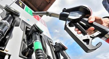 Motorinin litre fiyatında gece yarısından itibaren 1,77 TL indirim bekleniyor.