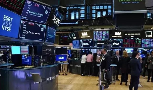 New York borsası Fed tutanakları öncesi karışık seyirle açıldı
