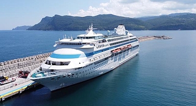 Rusya'dan 995 kruvaziyer yolcusu Amasra'ya geldi