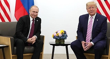Trump ve Putin, görüşmek için gittikleri Alaska'da havalimanında birbirlerini selamladı