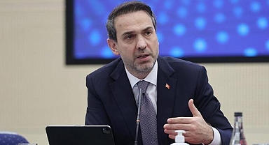 Bakan Bayraktar, Macaristan Dışişleri ve Dış Ticaret Bakanı Szijjarto ile Milano'da görüştü