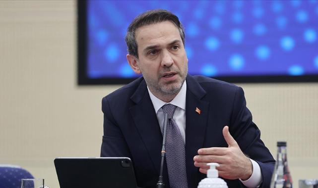 Bakan Bayraktar, Macaristan Dışişleri ve Dış Ticaret Bakanı Szijjarto ile Milano'da görüştü