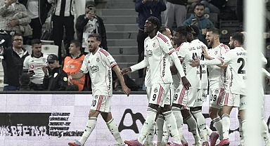 Beşiktaş 3 puanı 3 golle aldı