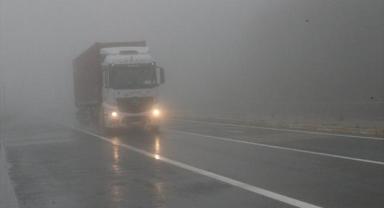 Bolu Dağı'nda sis ve sağanak ulaşımı etkiledi