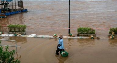 Bualoi Fırtınası Kamboçya’da sel ve taşkınlara neden oldu