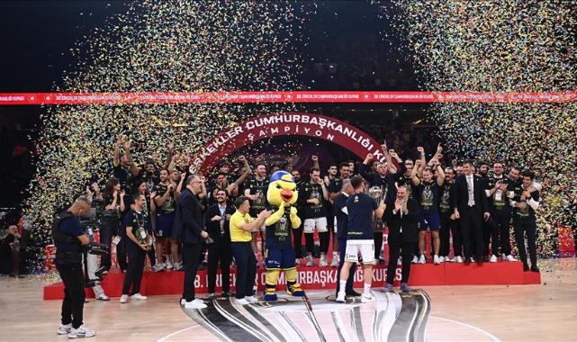 Fenerbahçe Beko, 38. Erkekler Cumhurbaşkanlığı Kupası'nı aldı
