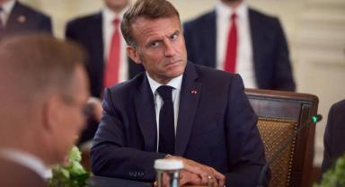 Fransa'da siyasi kriz derinleşiyor ! borç krizini tetikliyor