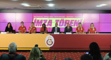 Galatasaray Daikin Kadın Voleybol Takımı'nın yeni transferleri için imza töreni yapıldı