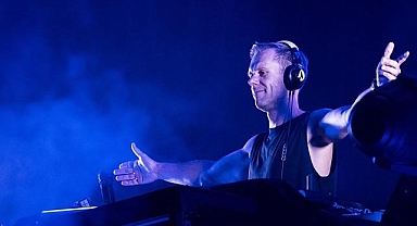 Grammy adayı Armin van Buuren, İstanbul'da hayranlarıyla buluştu