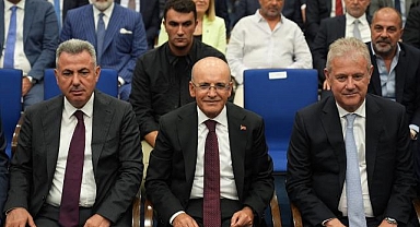 Hazine ve Maliye Bakanı Mehmet Şimşek, İzmir'de iş insanlarıyla buluştu