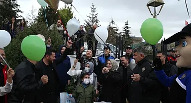 İlik nakli olan Sıraç'ın polislerle balon uçurma isteği yerine getirildi