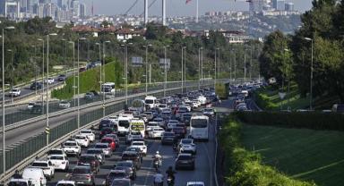 İstanbul'da haftanın üçüncü iş gününde trafik yoğunluğu yaşanıyor