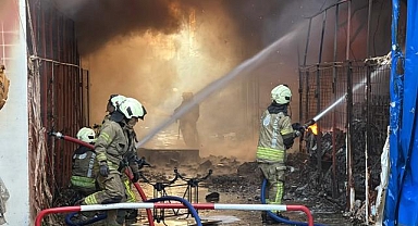 İSTOÇ Ticaret Merkezi'nde yangın çıktı