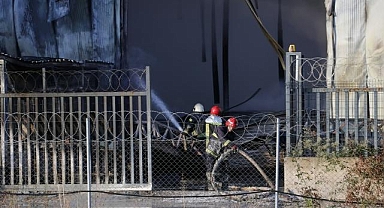Kocaeli'de lojistik deposunda çıkan yangına müdahale ediliyor