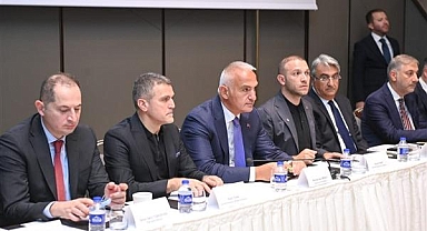 Kültür ve Turizm Bakanı Ersoy turizm sektörü temsilcileriyle buluştu: