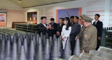 Kuzey Kore lideri Kim, Çin ziyareti öncesi yeni füze üretim fabrikasını inceledi