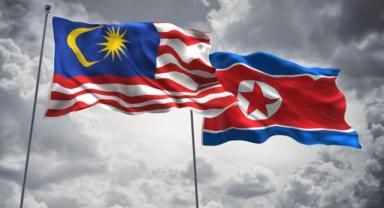 Malezya Başbakanı Enver, Çin'de karşılaştığı Kuzey Kore lideri Kim ile selamlaştı