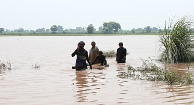 Pakistan'ın Pencap eyaletinde seller nedeniyle yaklaşık 300 bin kişi tahliye edildi