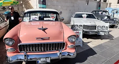 Sivas'ta klasik otomobiller sergilendi